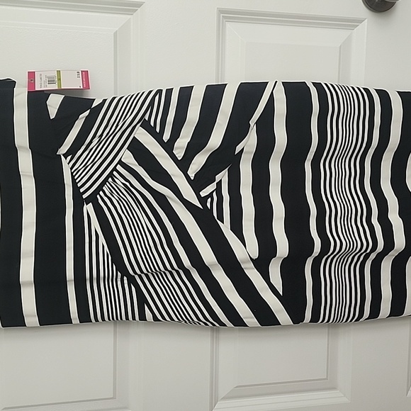 Dress - Picture 2 of 5